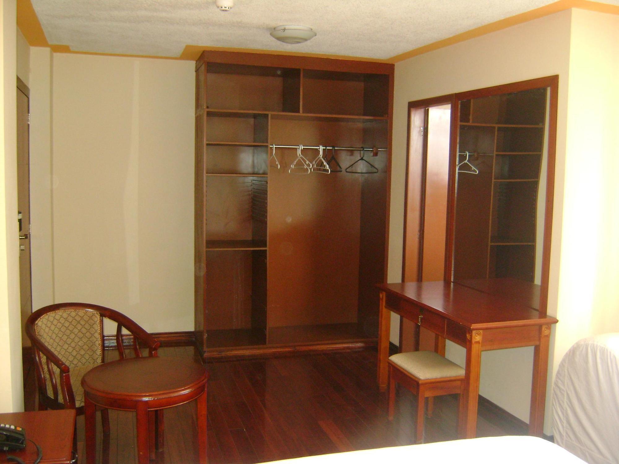 Hotel Lottus Кито Екстериор снимка