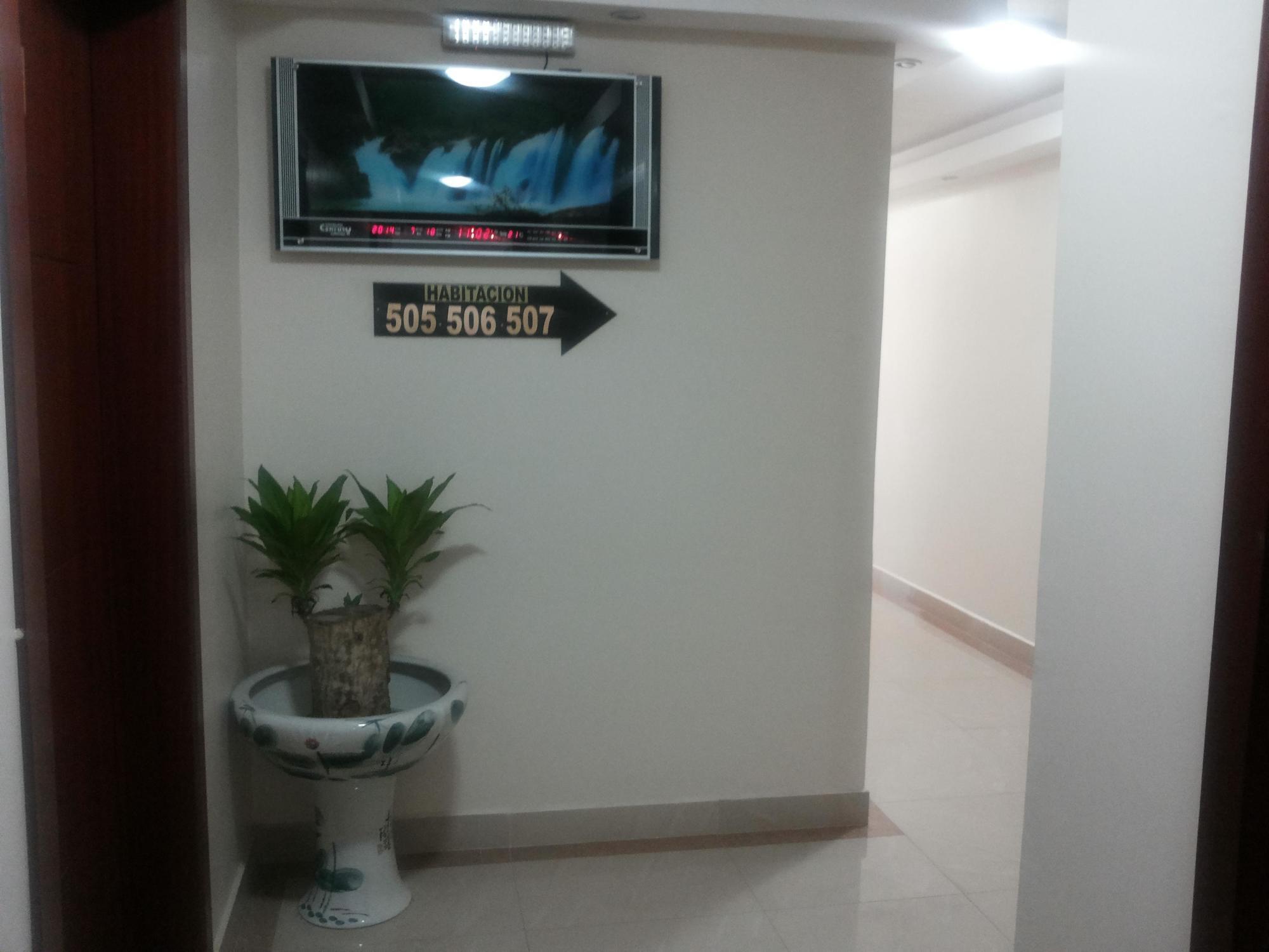 Hotel Lottus Кито Екстериор снимка